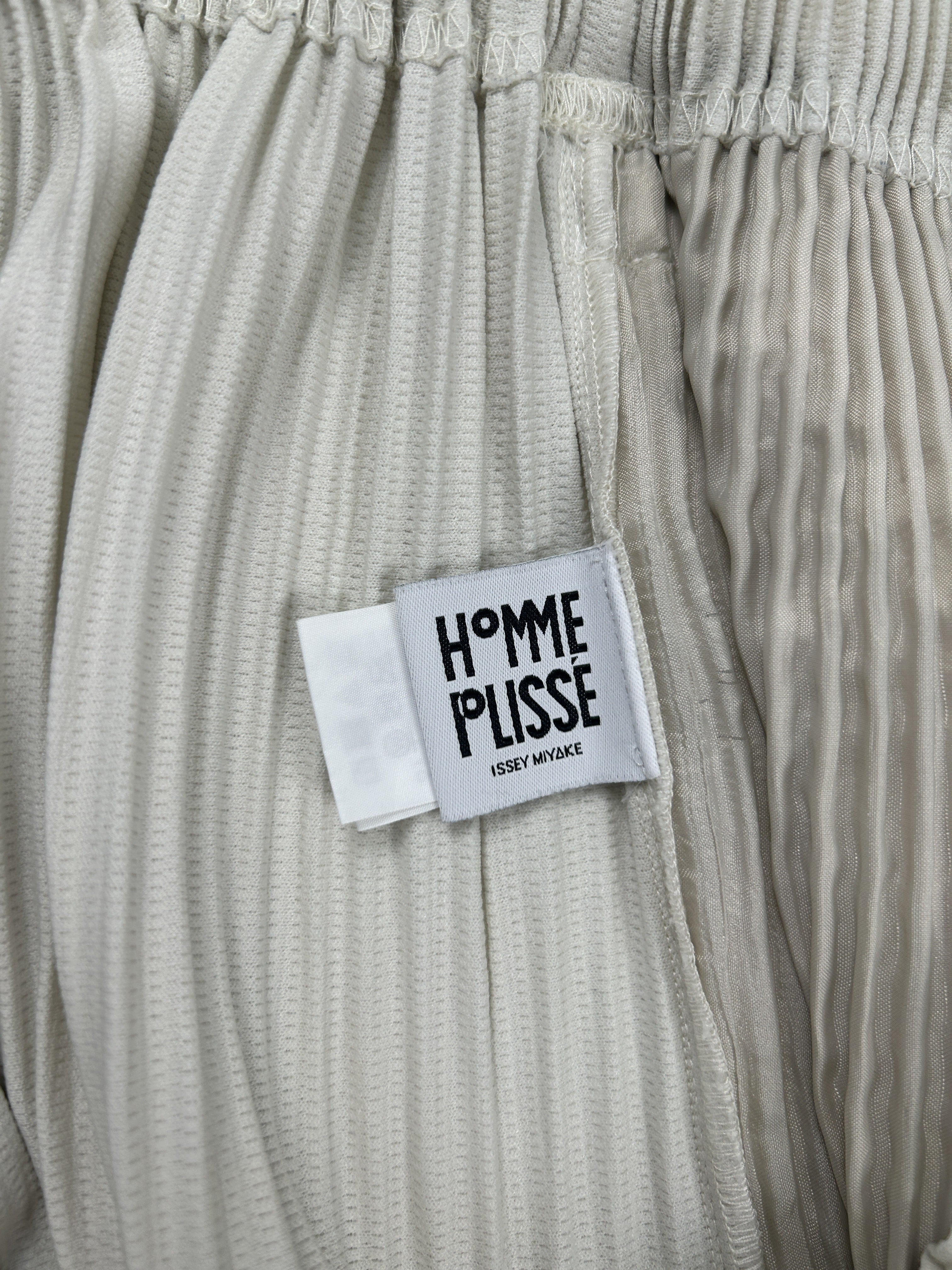 Homme Plisse Issey Miyake Size 32" Cream Pleated Shorts