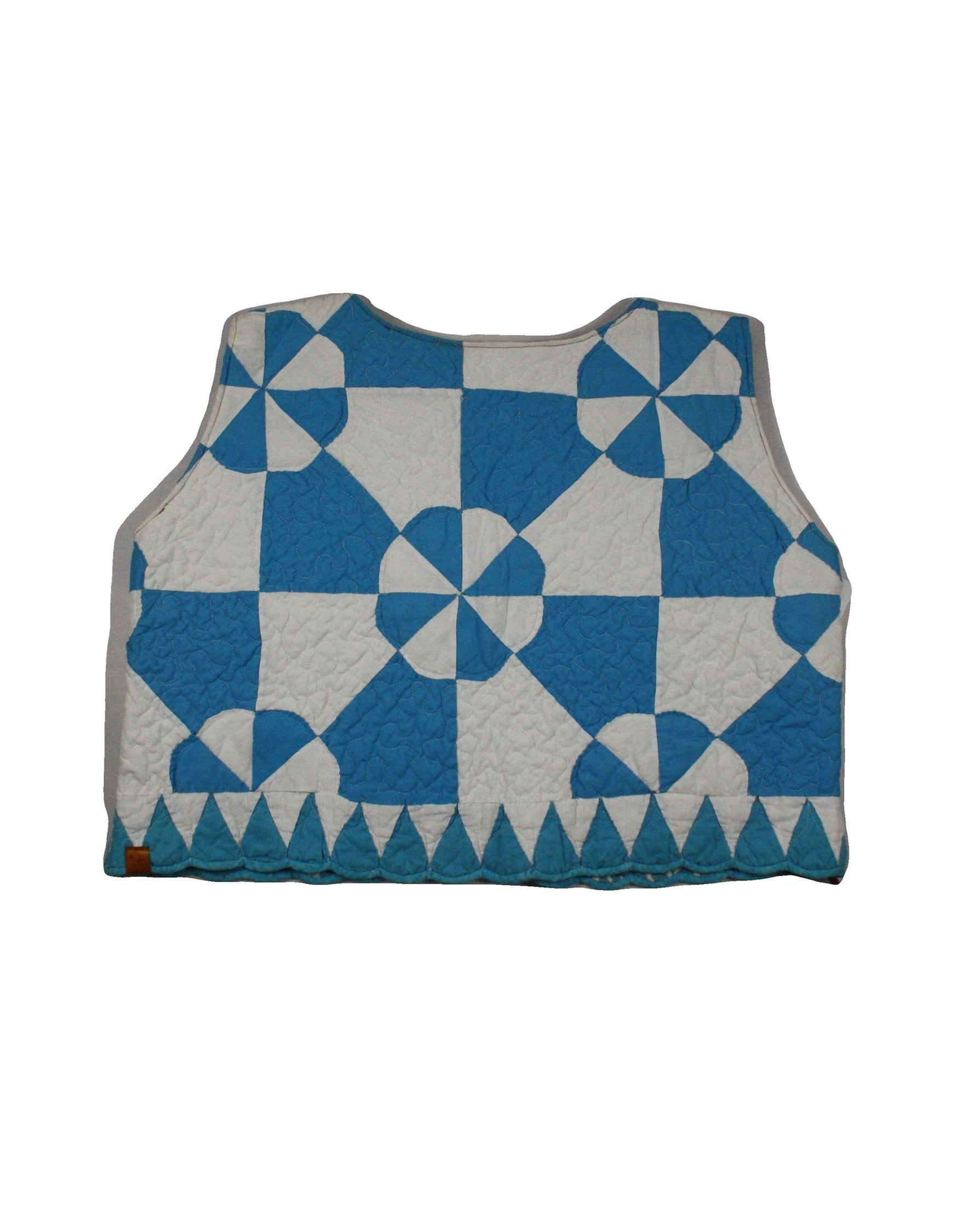 Cait Made That Women's White/Blue Sleeveless Quilted Boat Neck Top