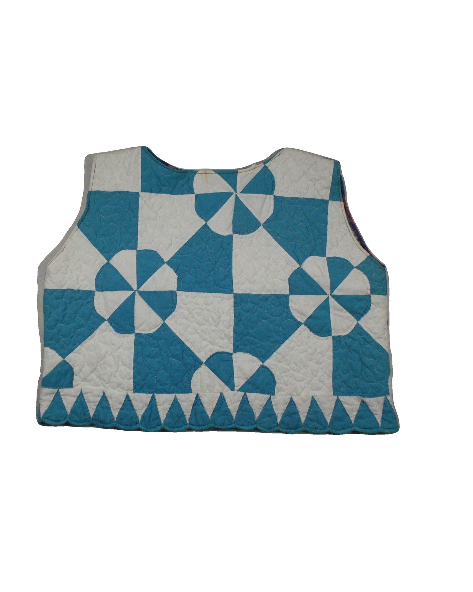 Cait Made That Women's White/Blue Sleeveless Quilted Boat Neck Top