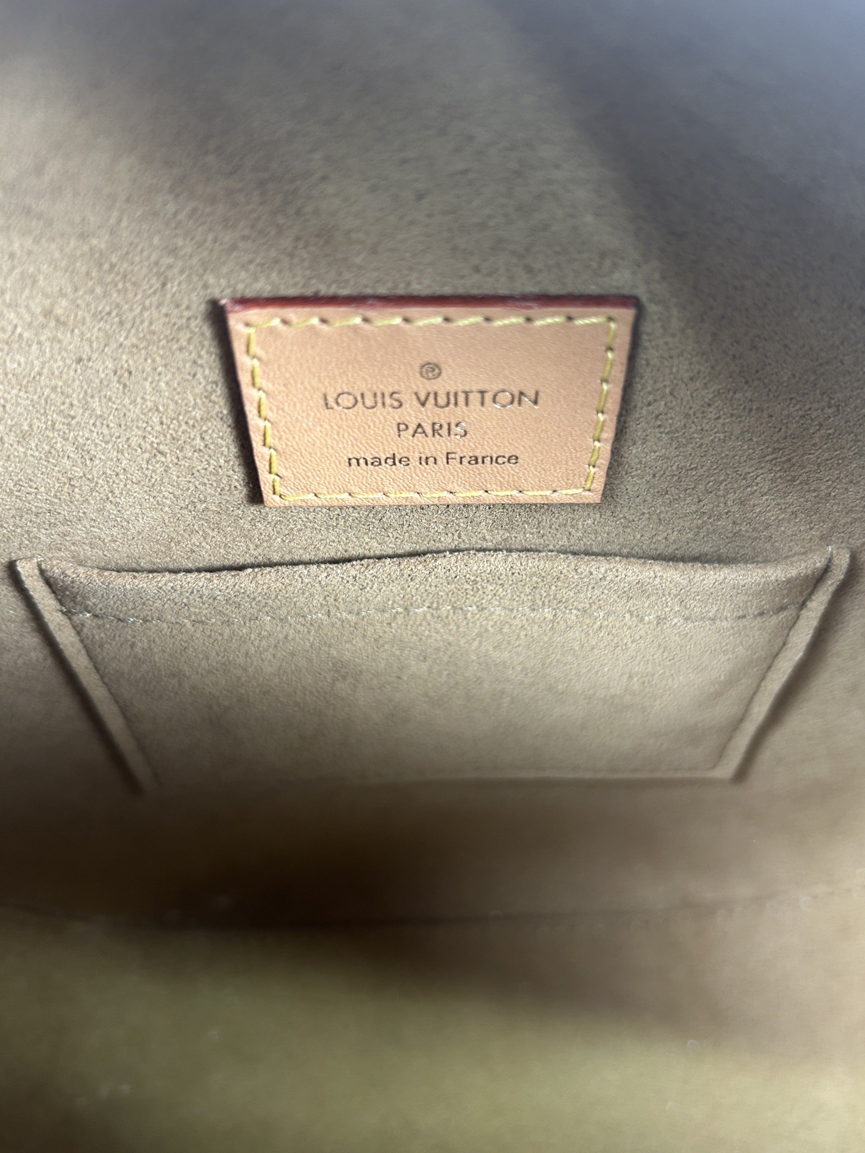 Louis Vuitton Boite Chapeau Souple MM Shoulder Bag