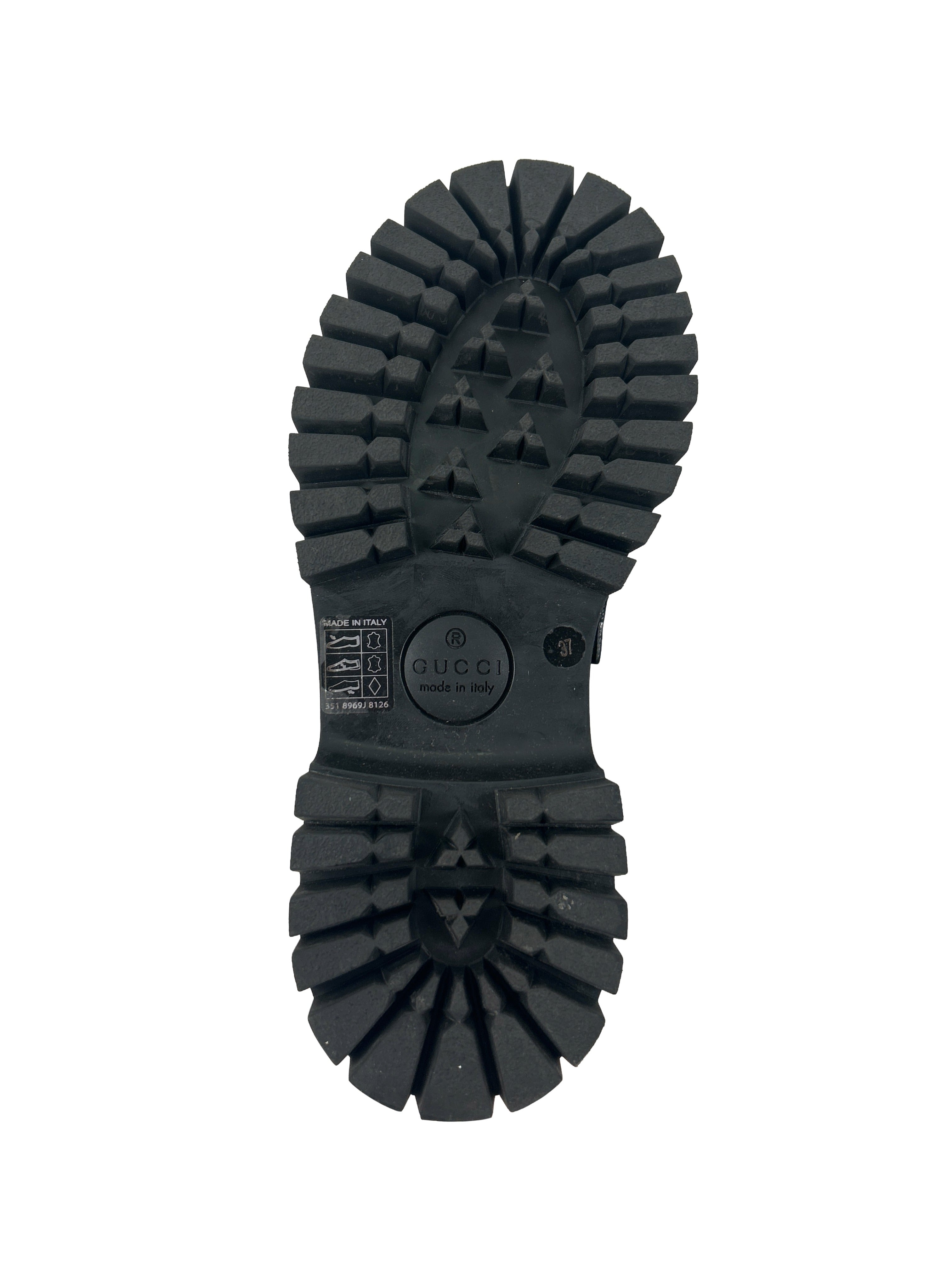 Gucci Size 37 Interlocking G Chain Log-Sole Loafers