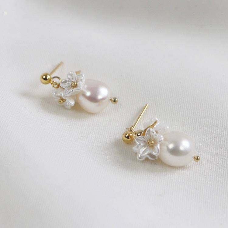 Freshwater Pearls with Flower Beads Stud Earrings