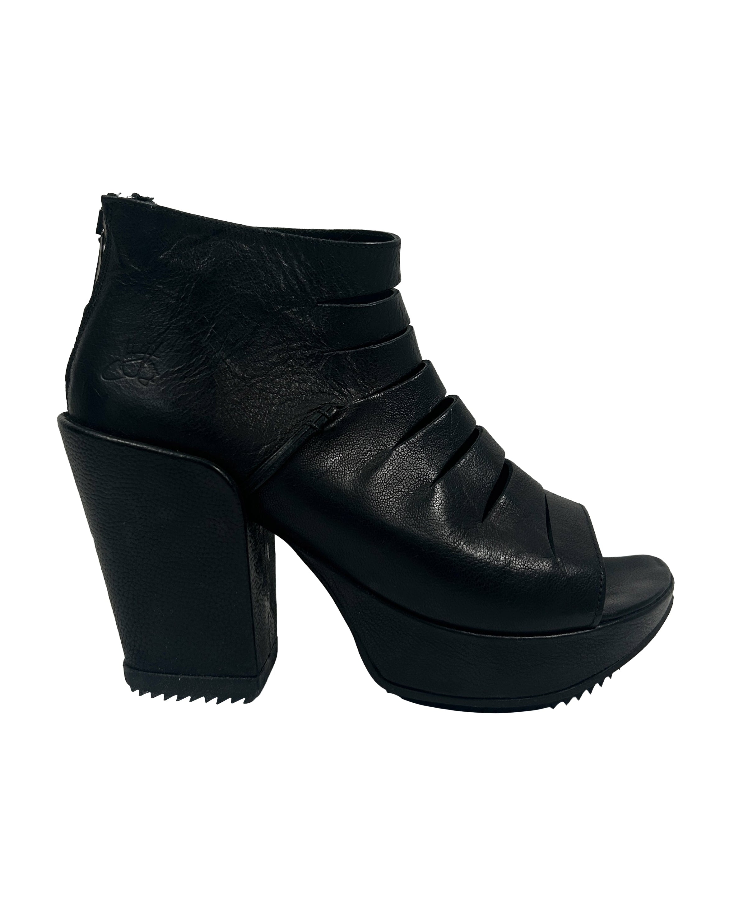 John Fluevog Size 7.5 Axe Slitted Open Toe Platform Sandals