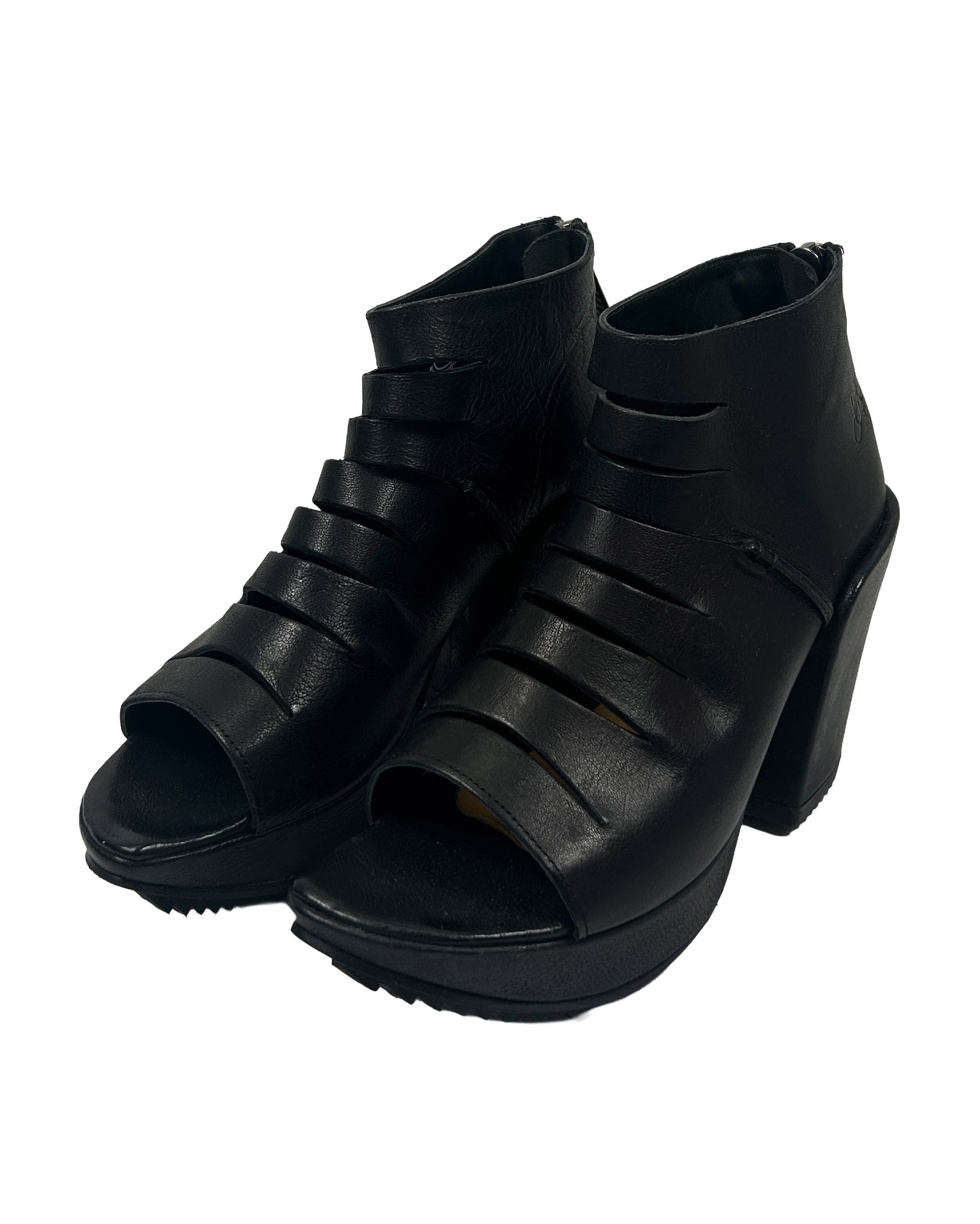 John Fluevog Size 7.5 Axe Slitted Open Toe Platform Sandals